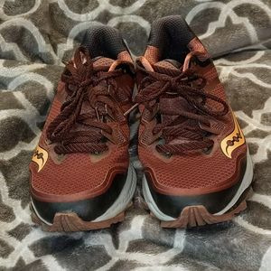 Saucony Peregrine 8 trail running shoes, size 9 EU